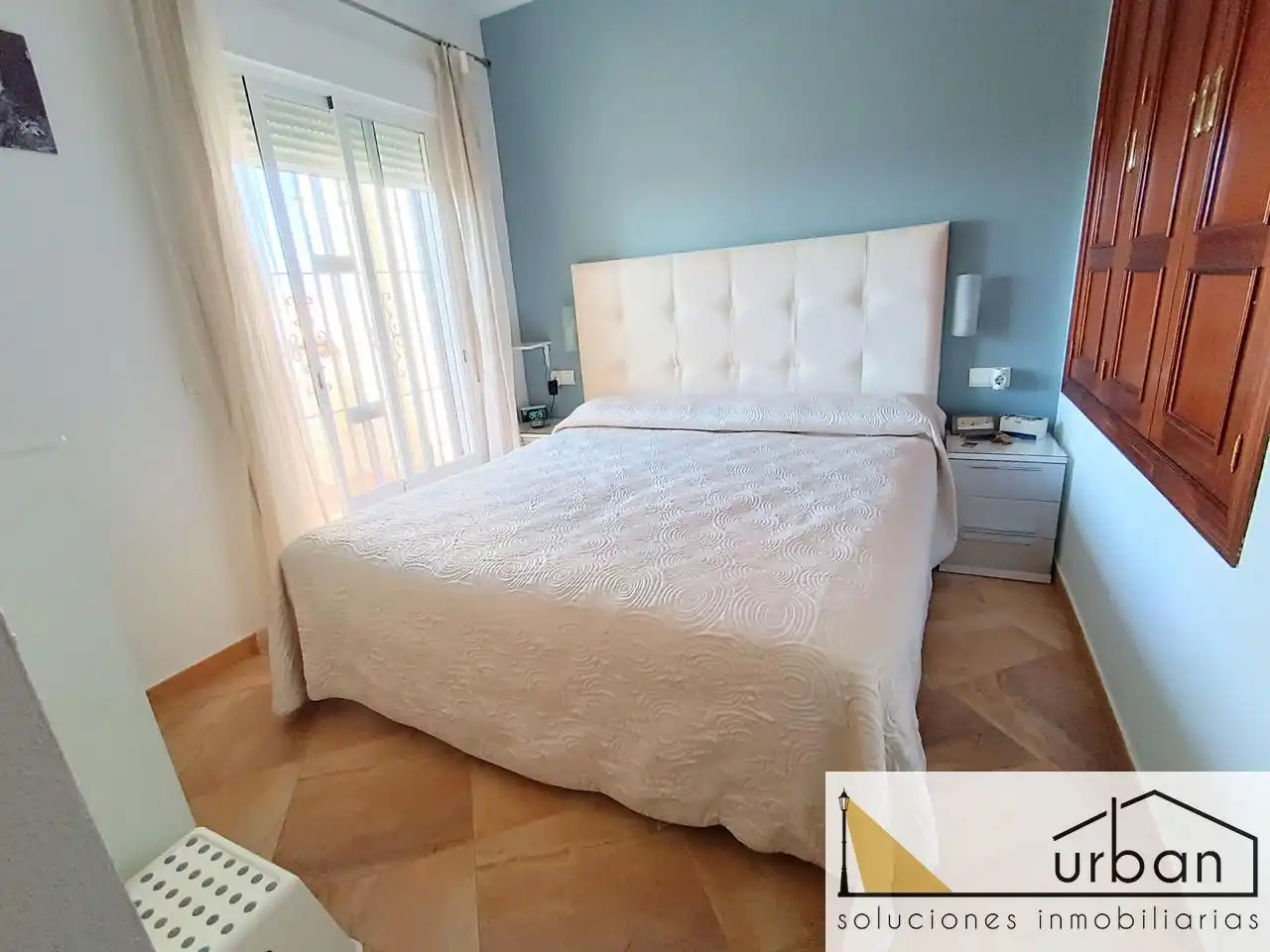 Schlafzimmer von Einfamilien-Reihenhaus zum Verkauf in Chipiona mit Klimaanlage, Abstellraum und Möbliert