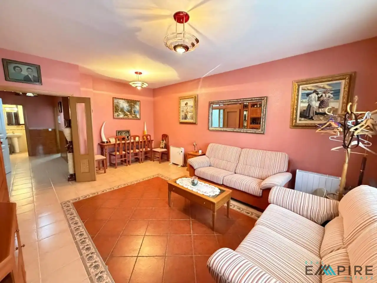 Sala d'estar de Casa adosada en venda en Los Yébenes amb Calefacció, Jardí privat i Terrassa
