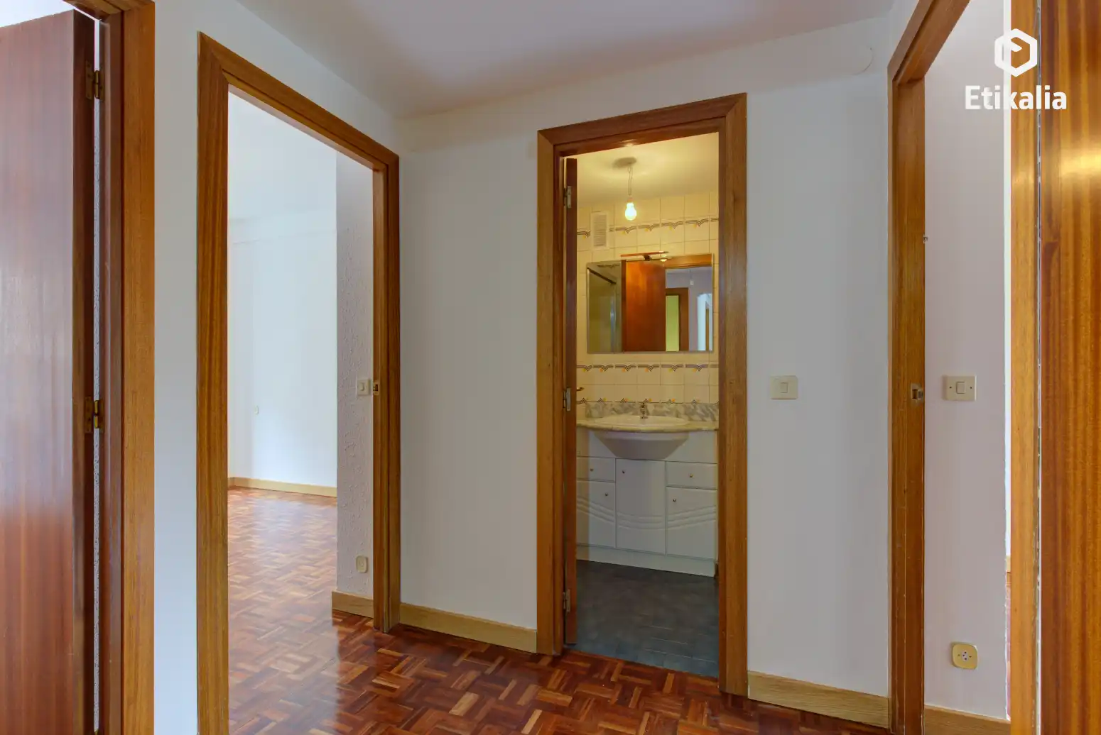 Piso en venta en Vitoria - Gasteiz con Calefacción, Terraza y Trastero