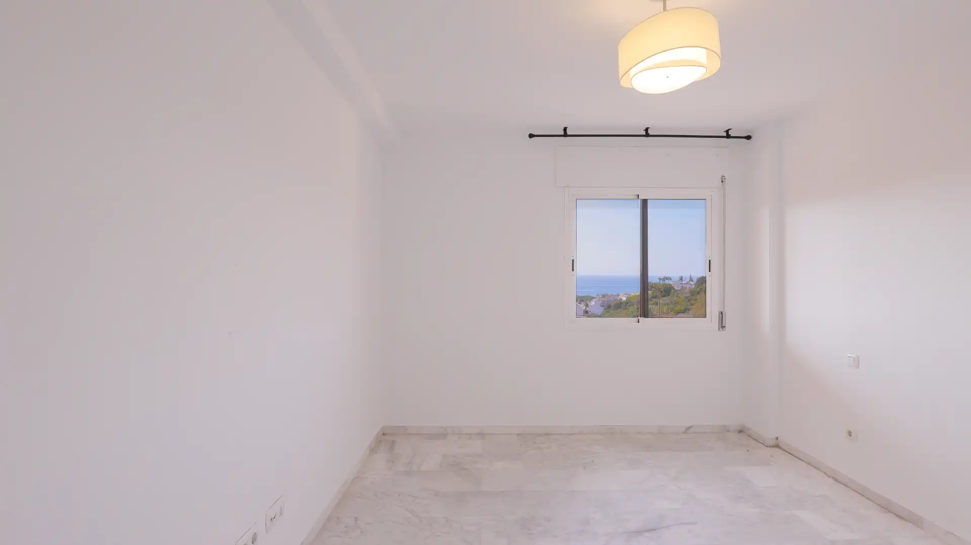 Dormitori de Apartament en venda en Marbella amb Aire condicionat, Calefacció i Terrassa