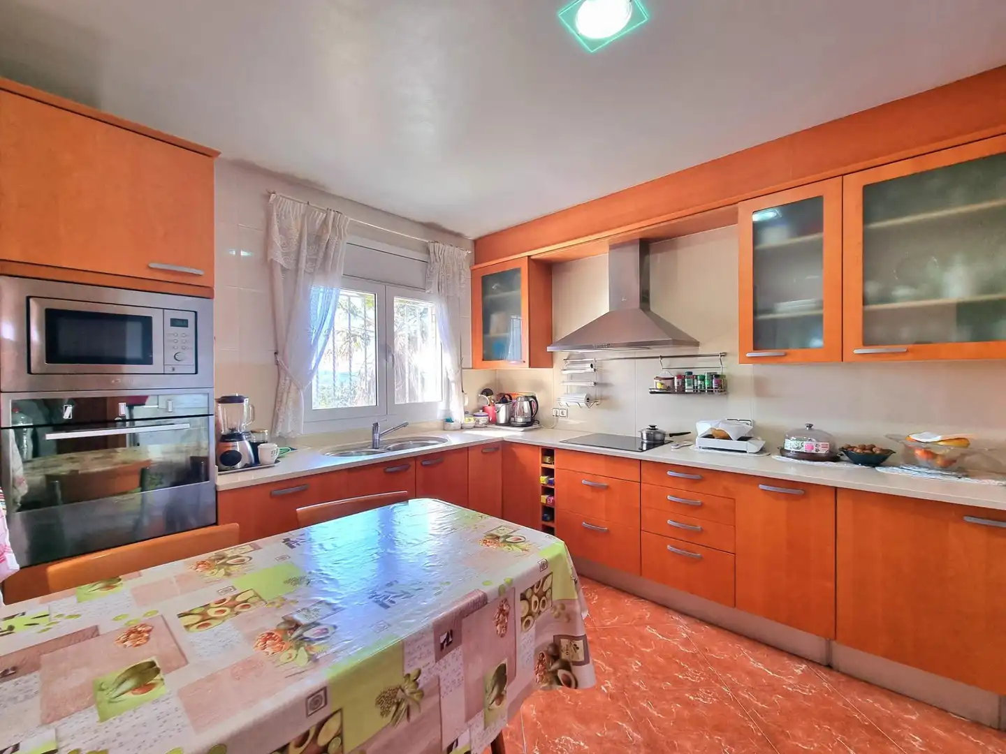 Cuina de Casa o xalet en venda en Lloret de Mar amb Calefacció, Jardí privat i Terrassa