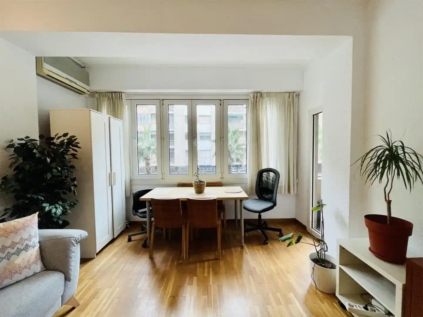 Dining room of Flat for share in Gràcia