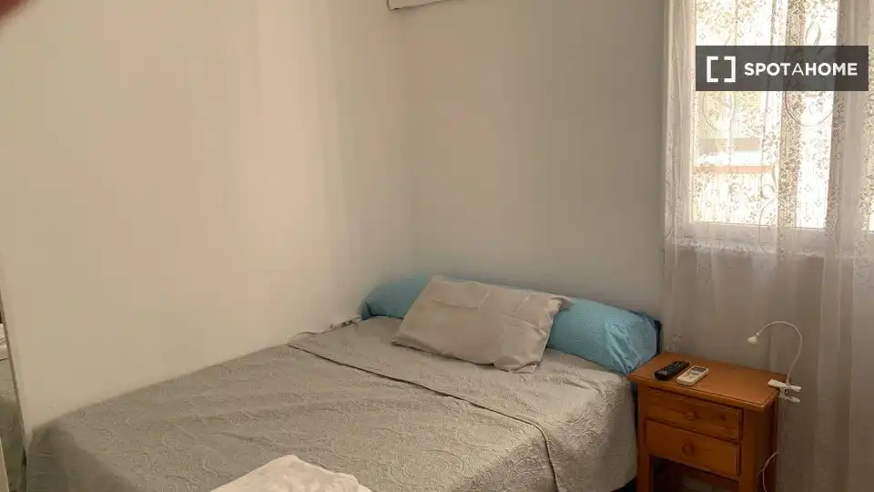 Habitación de Piso para compartir en Málaga con Aire acondicionado, Calefacción y Amueblado