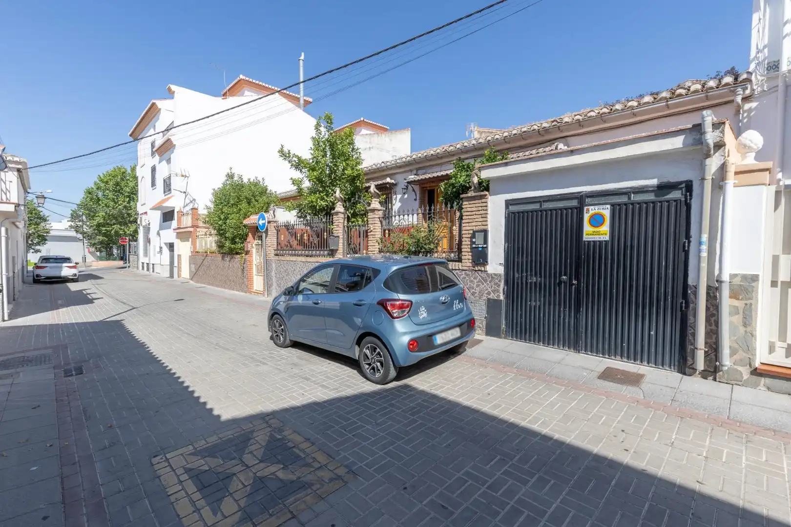 Vista exterior de Casa o xalet en venda en La Zubia amb Terrassa