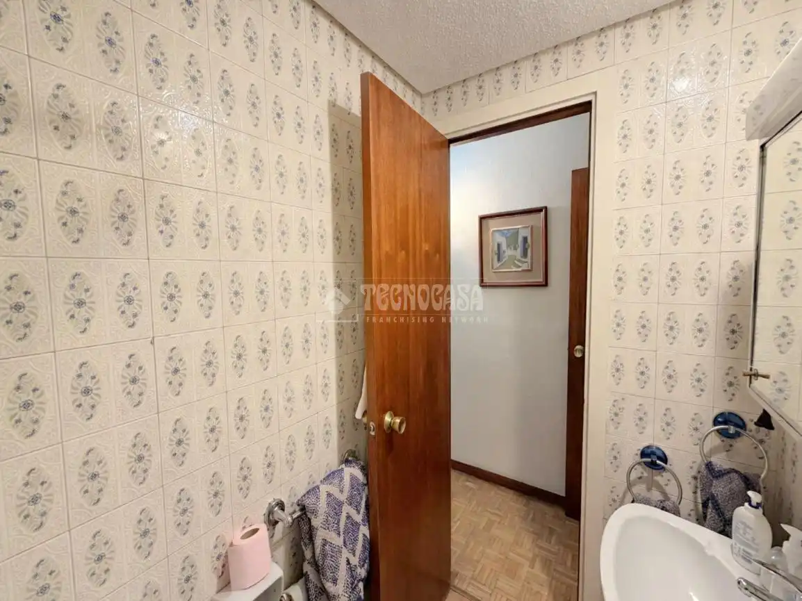 Wohnung zum Verkauf in Madrid mit Heizung, Privatgarten und Schwimmbad