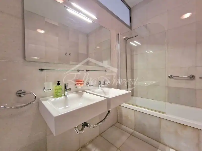 Bany de Casa o xalet en venda en Adeje amb Aire condicionat, Jardí privat i Terrassa