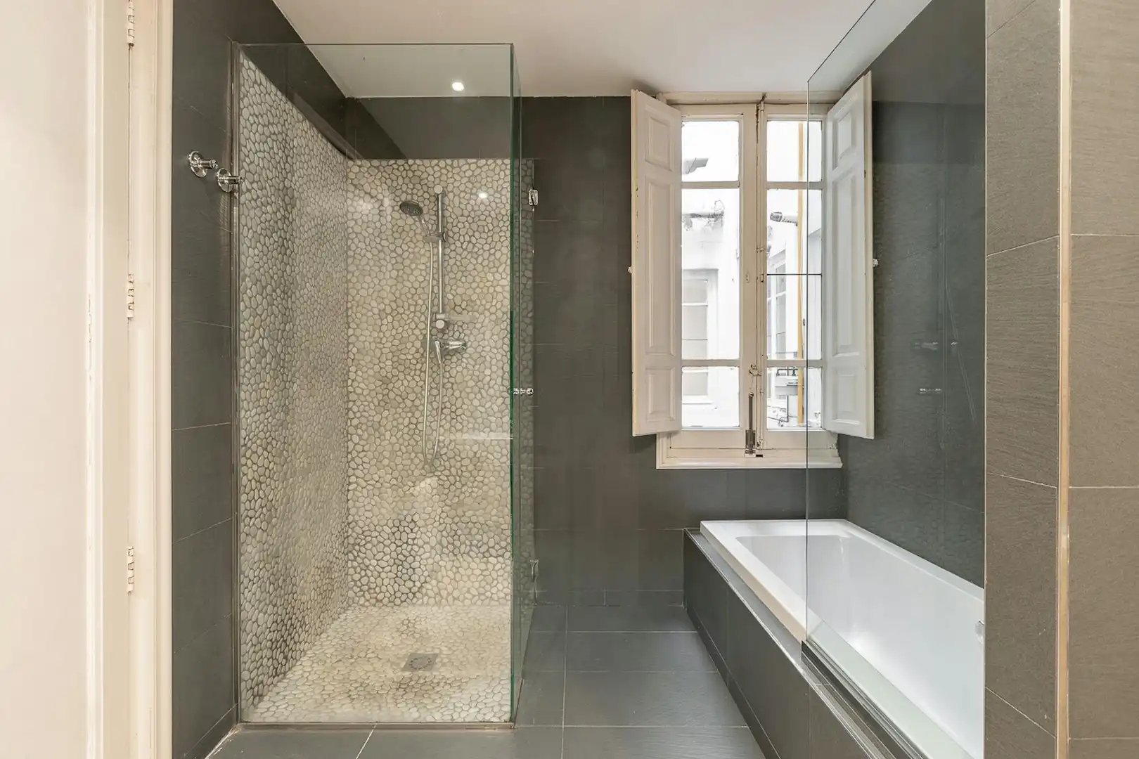 Badezimmer von Wohnung zur untervermieten in Valencia mit Klimaanlage, Möbliert und Internet