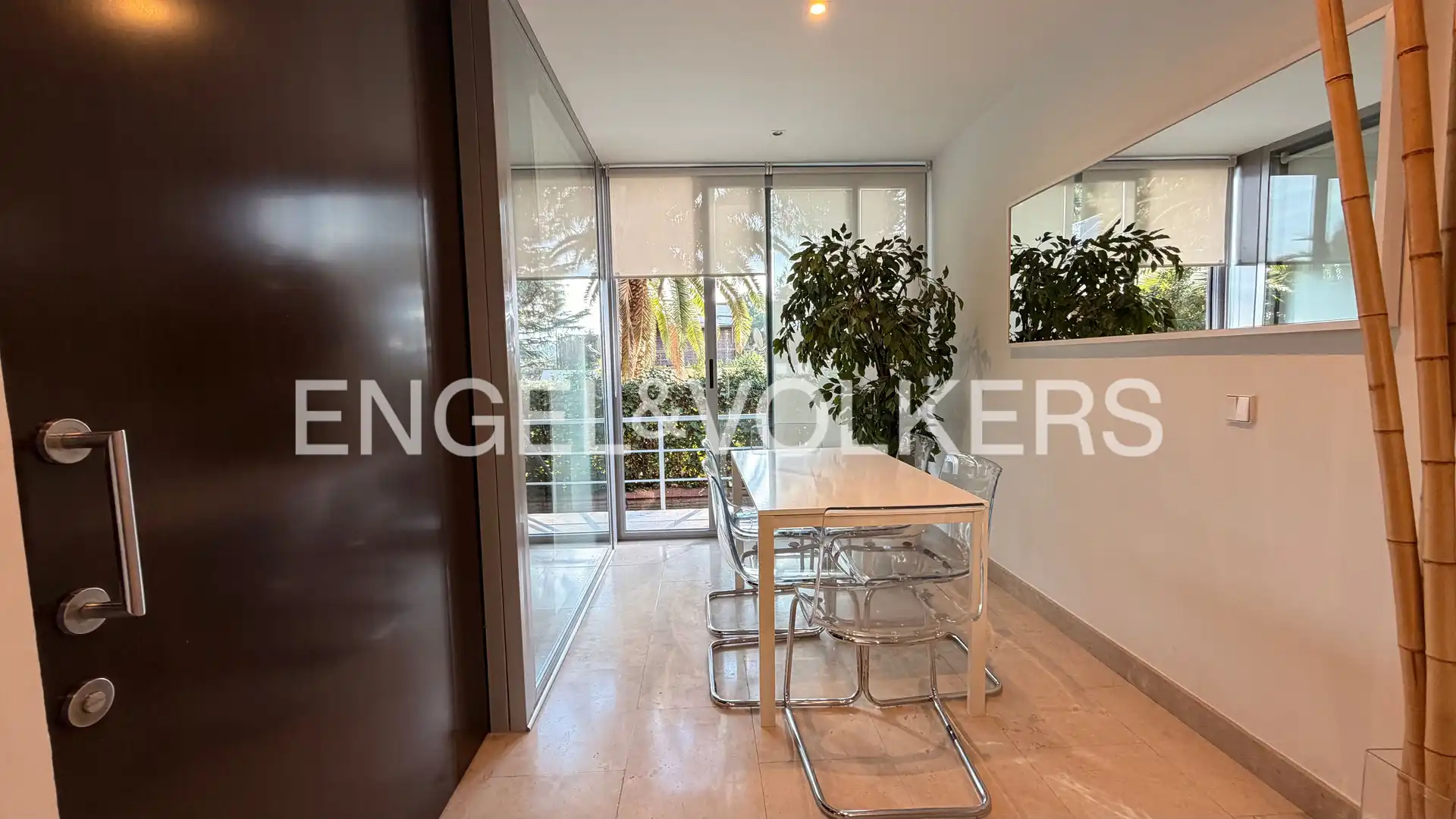 Comedor de Dúplex de alquiler en La Moraleja con Aire acondicionado, Calefacción y Jardín privado