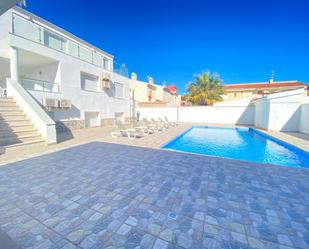Piscina de Casa o xalet en venda en Torrevieja amb Aire condicionat, Calefacció i Jardí privat
