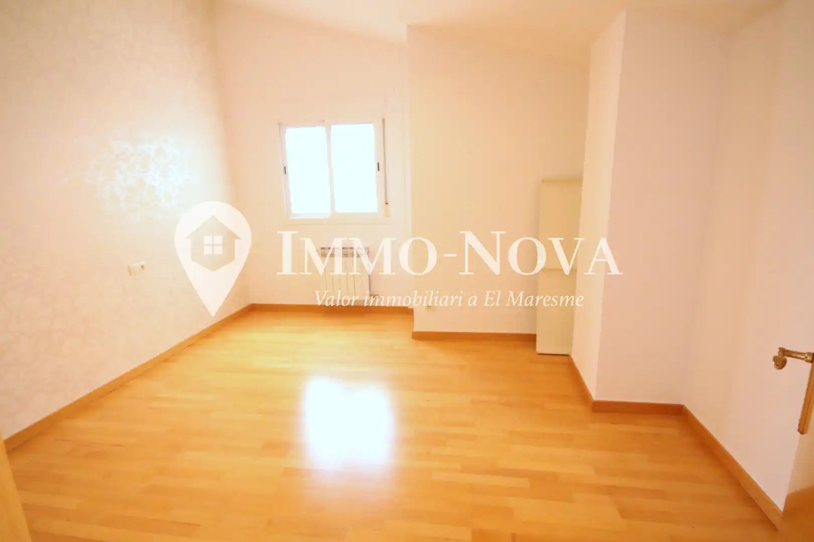 Habitación de Ático en venta en Mataró con Calefacción, Parquet y Terraza