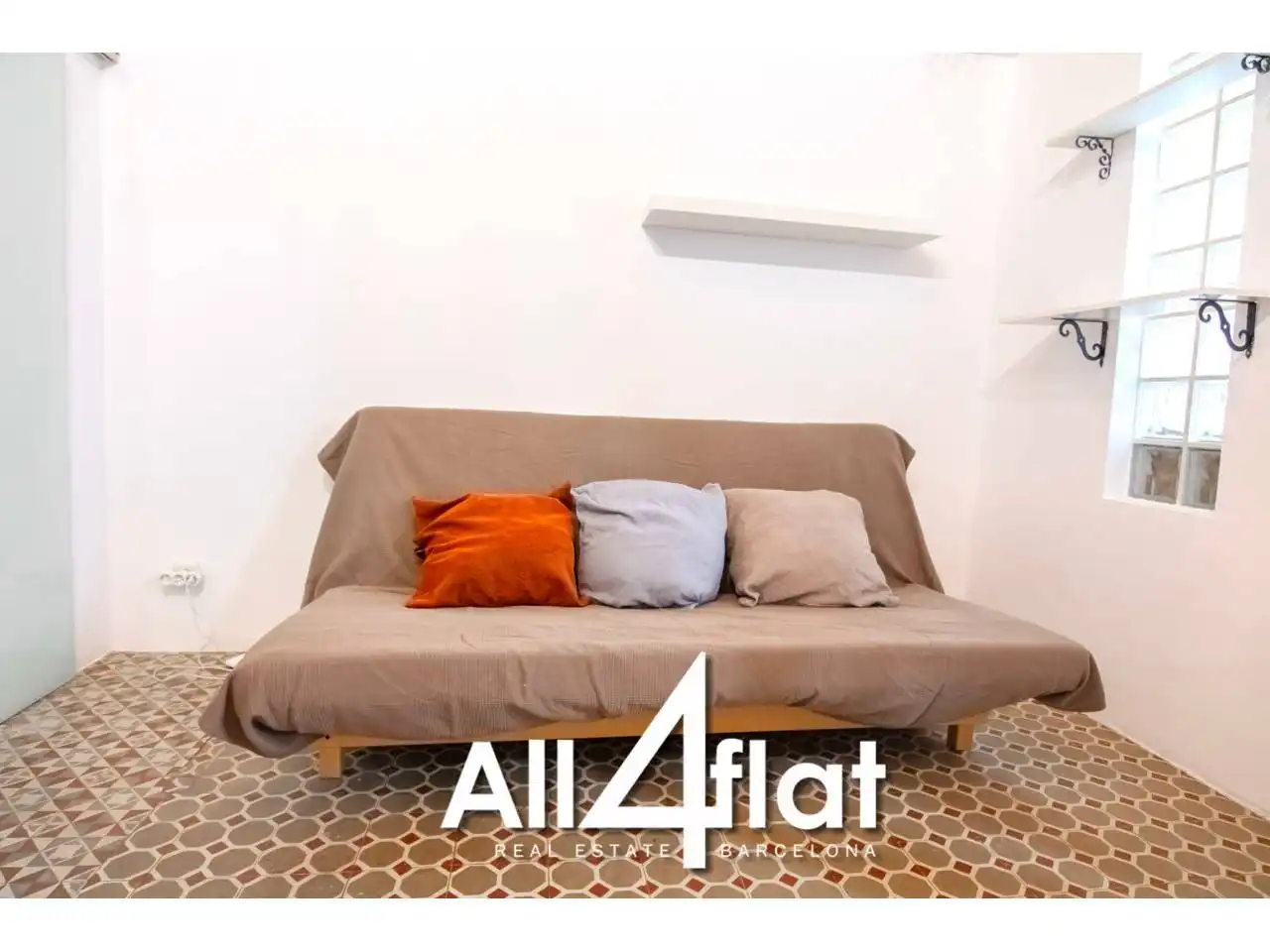 Außenansicht von Wohnung zur Miete in L'Hospitalet de Llobregat mit Klimaanlage, Privatgarten und Möbliert
