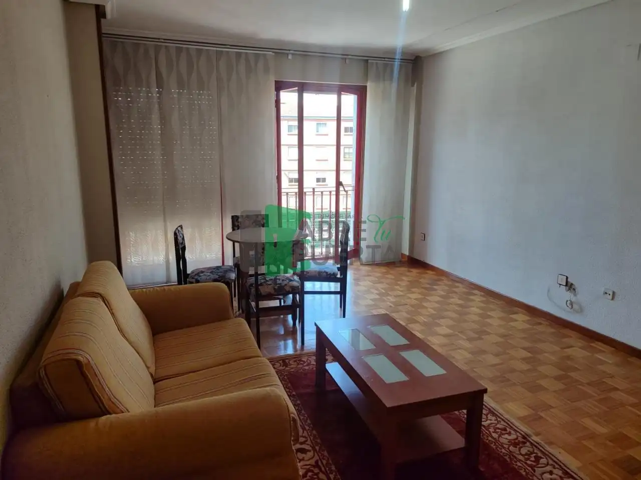 Habitación de Piso en venta en Ourense Capital  con Calefacción, Parquet y Trastero