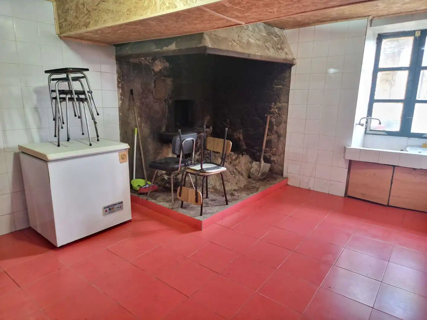 Kitchen of Detached homes for sale in Teo  with Storage room and Furnished