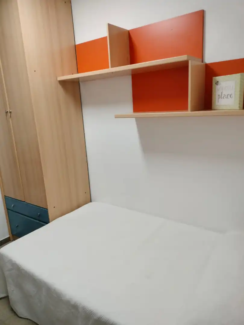 Habitación de Piso de alquiler en Zaragoza con Calefacción, Amueblado y Horno