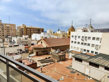 Piso con ascensor en venta en Paseo de Almería