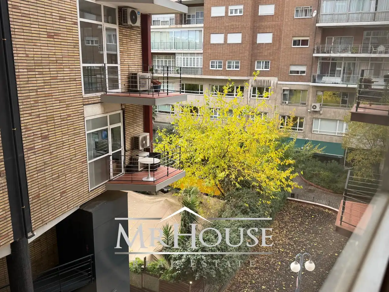 Vista exterior de Piso de alquiler en Madrid con Aire acondicionado, Calefacción y Jardín privado