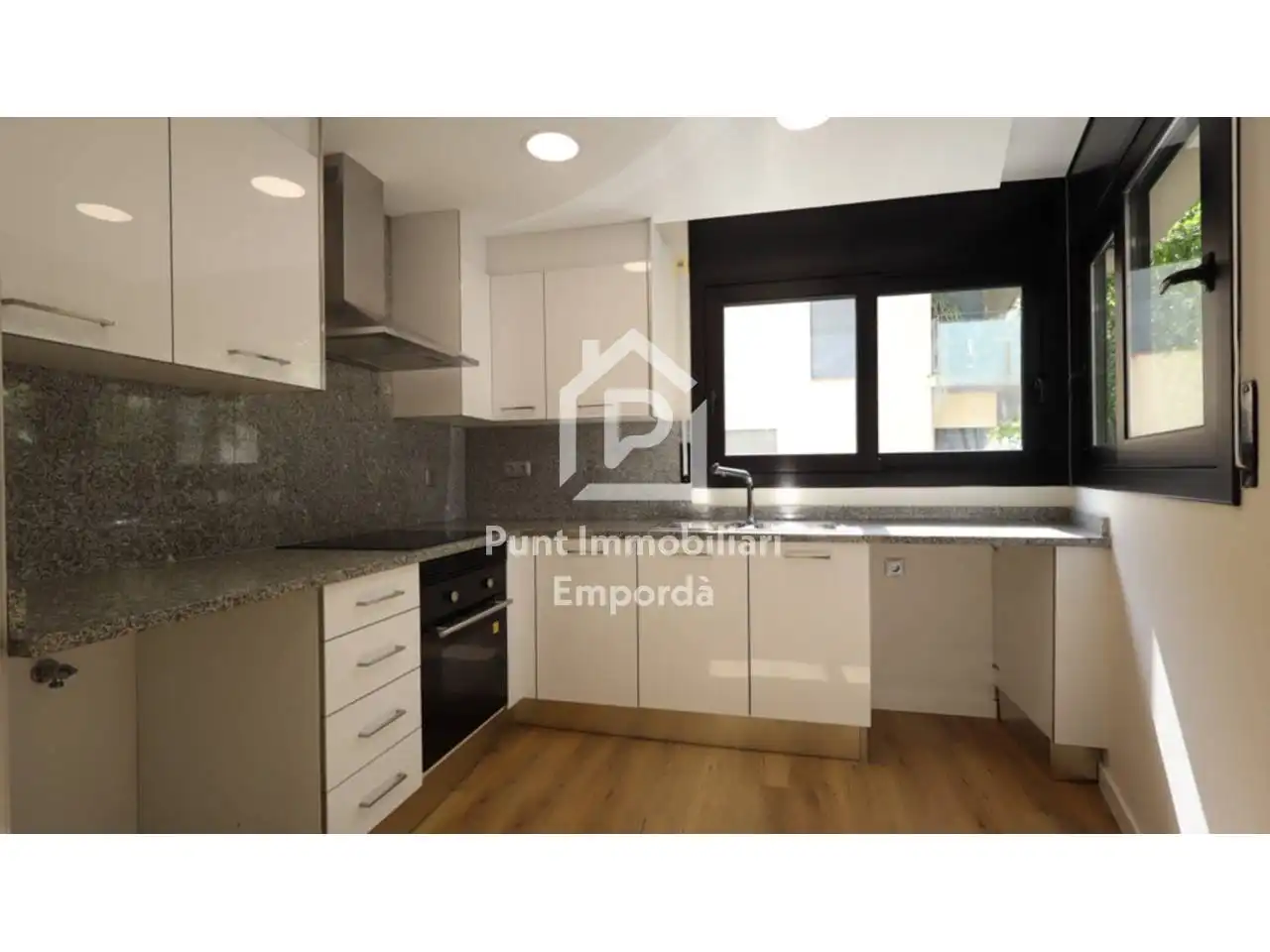 Kitchen of Flat for sale in Llançà  with Air Conditioner, Heating and Parquet flooring