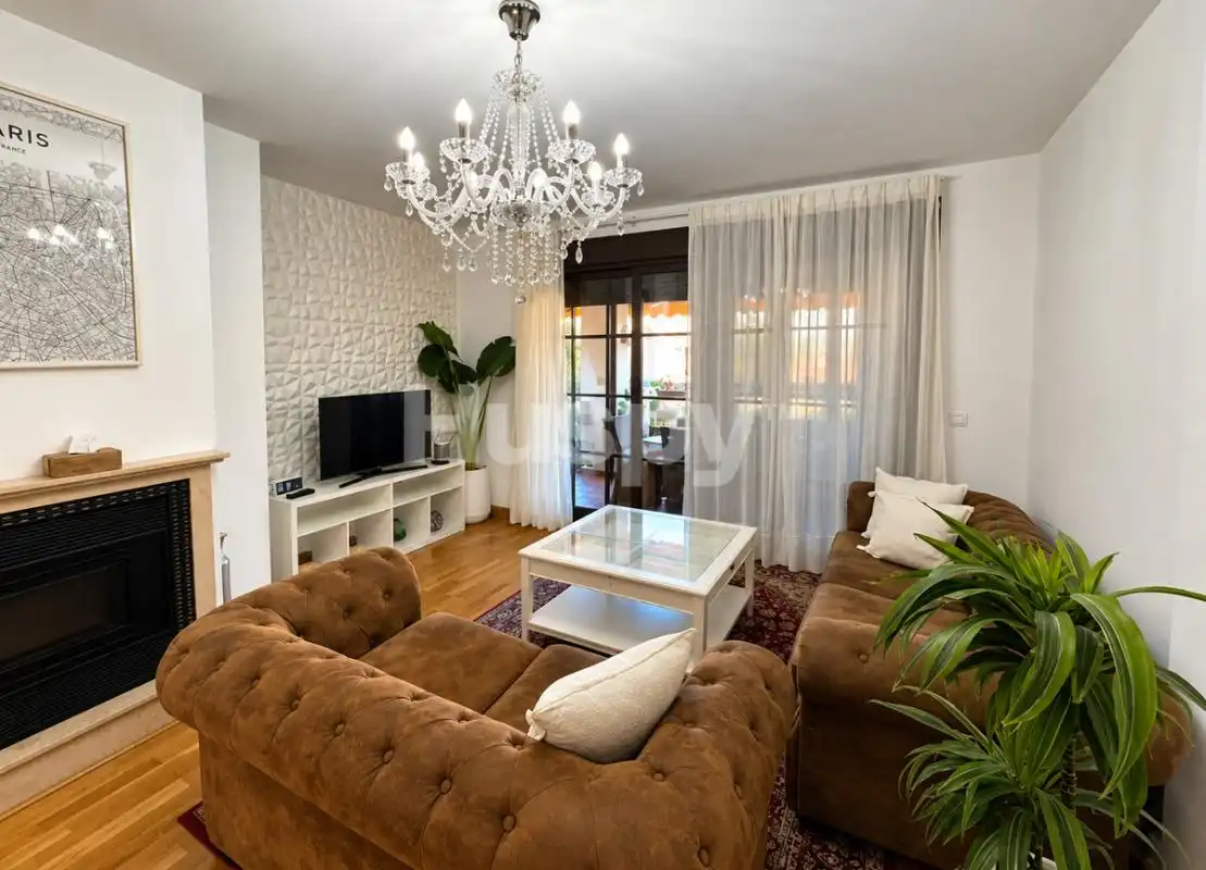 Sala d'estar de Planta baixa en venda en Guillena amb Aire condicionat, Calefacció i Moblat