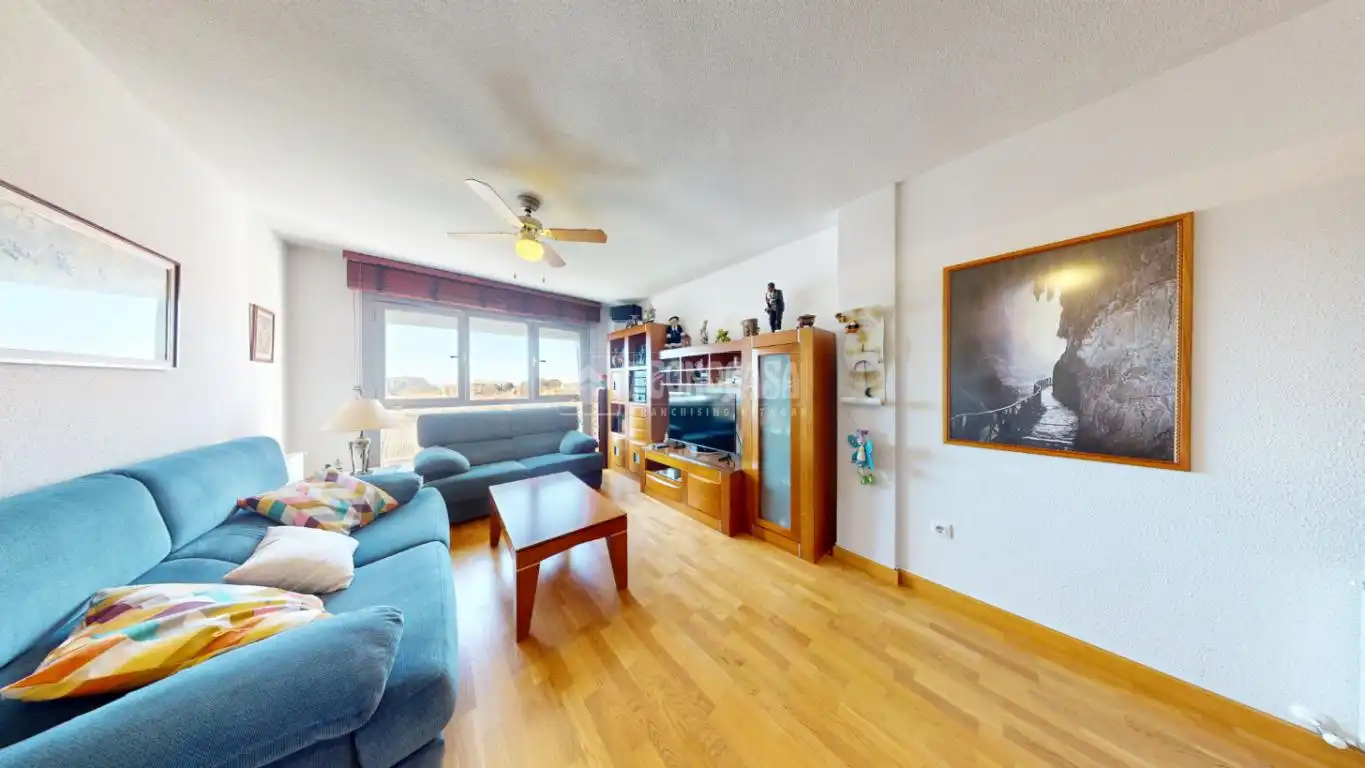 Sala de estar de Piso en venta en Azuqueca de Henares con Aire acondicionado, Calefacción y Piscina comunitaria