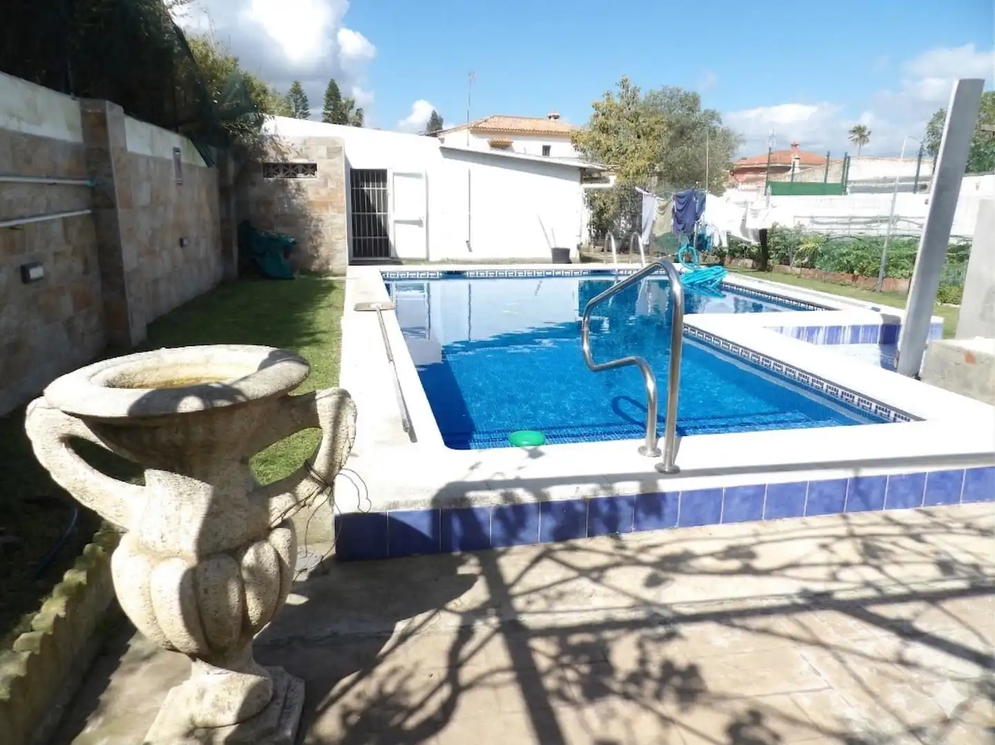 Swimming pool of Houses for sale in Algeciras  with Air Conditioner, Private garden and Storage room