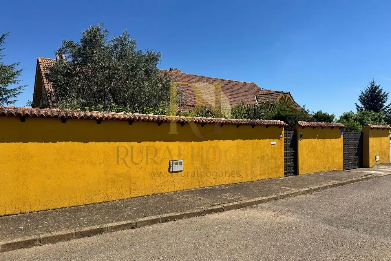 Vista exterior de Casa o chalet en venta en Santovenia de la Valdoncina con Calefacción, Jardín privado y Parquet