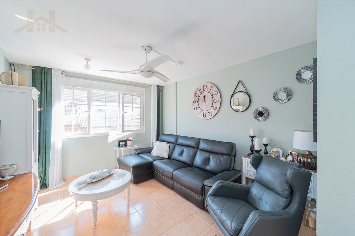 Living room of Duplex for sale in Villanueva del Pardillo  with Heating, Terrace and Storage room