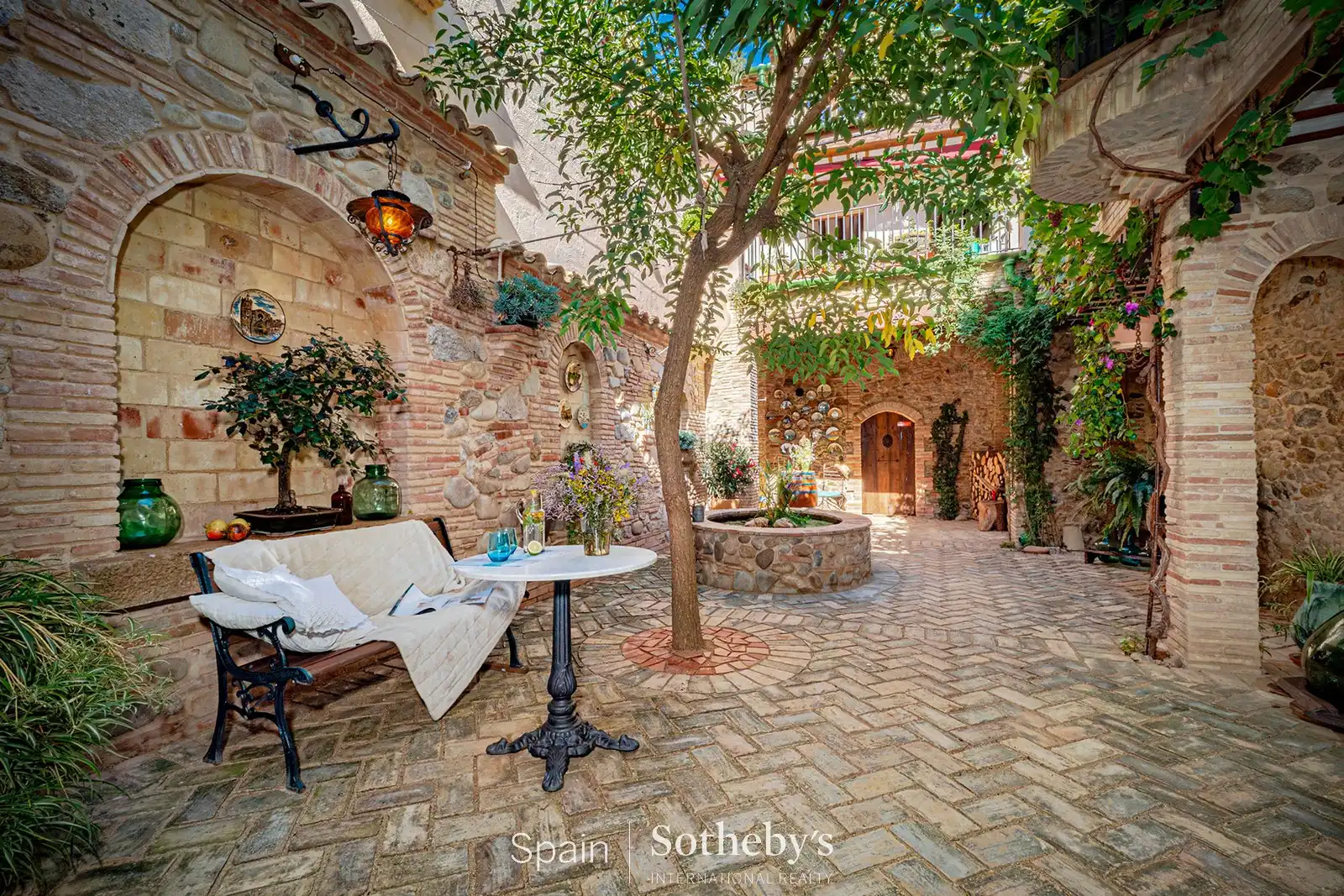 Casa bifamiliare con giardino in vendita a Castelló d'Empúries