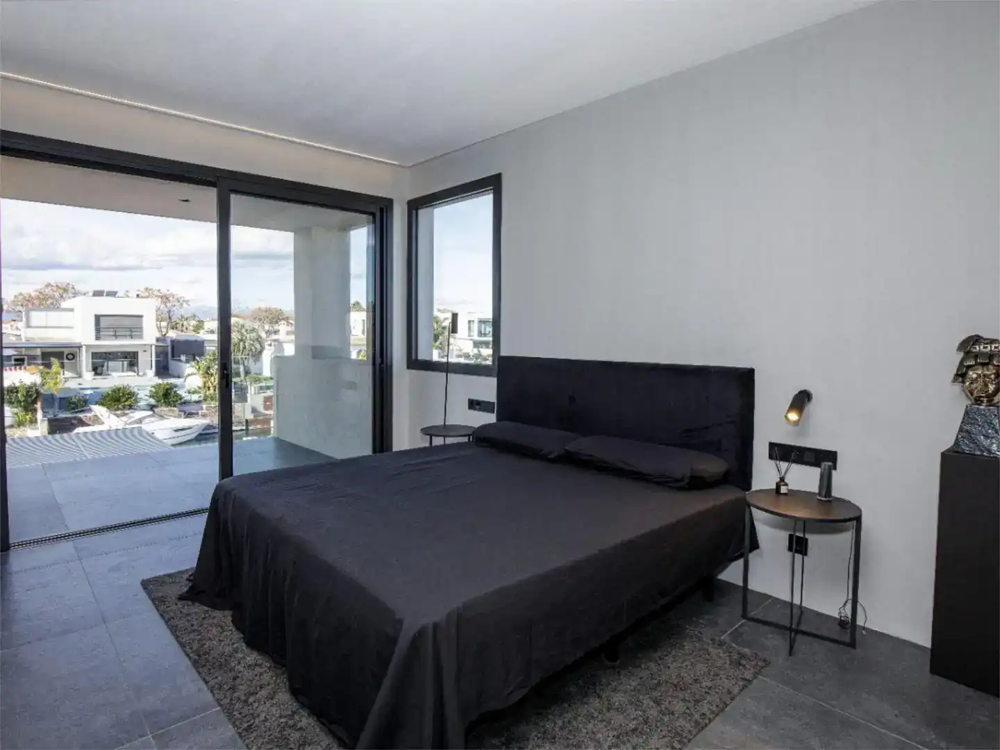 Bedroom of Houses for sale in Empuriabrava  with Air Conditioner, Swimming Pool and Balcony