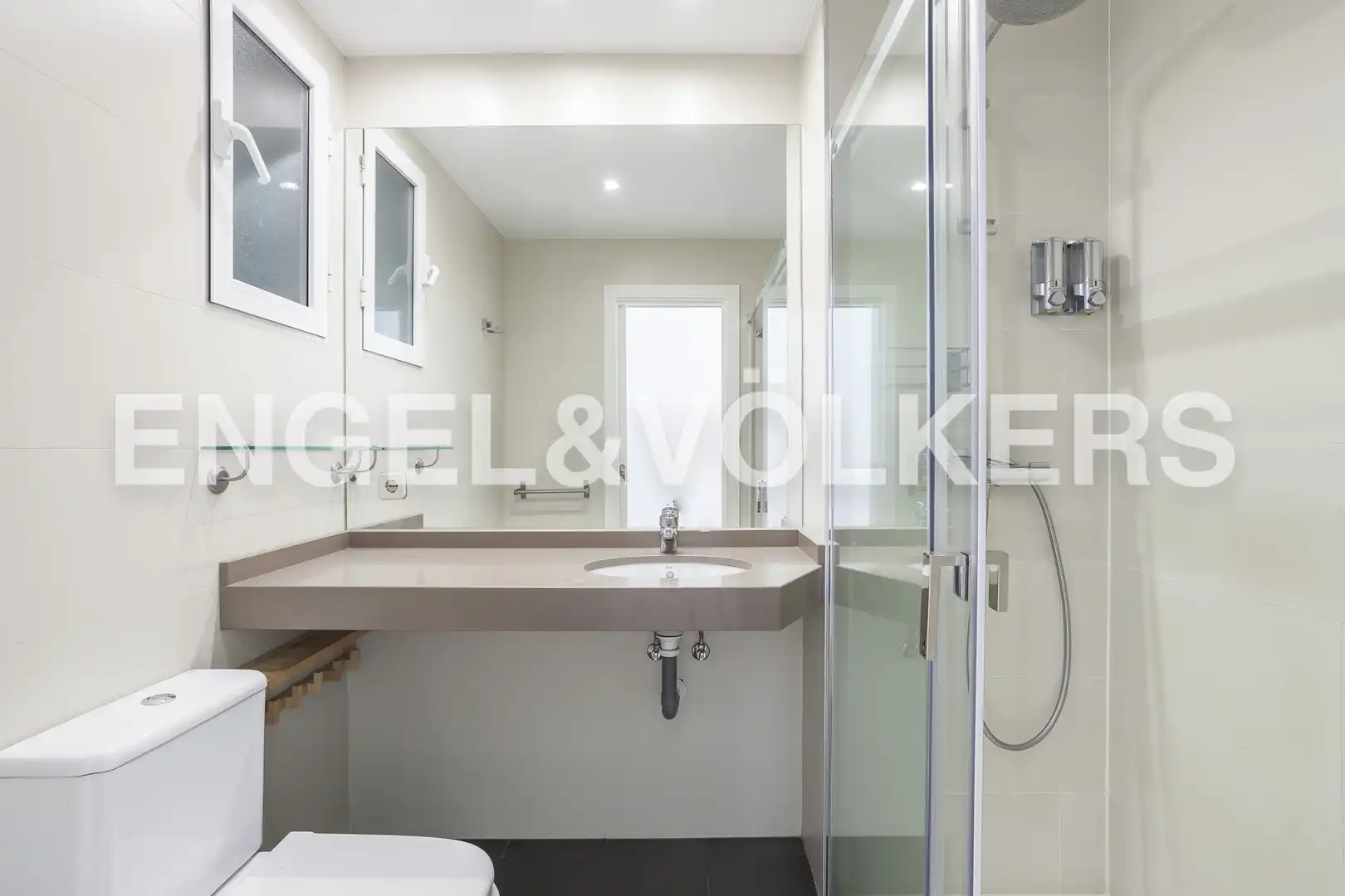 Baño de Piso de alquiler en Madrid con Aire acondicionado, Calefacción y Parquet