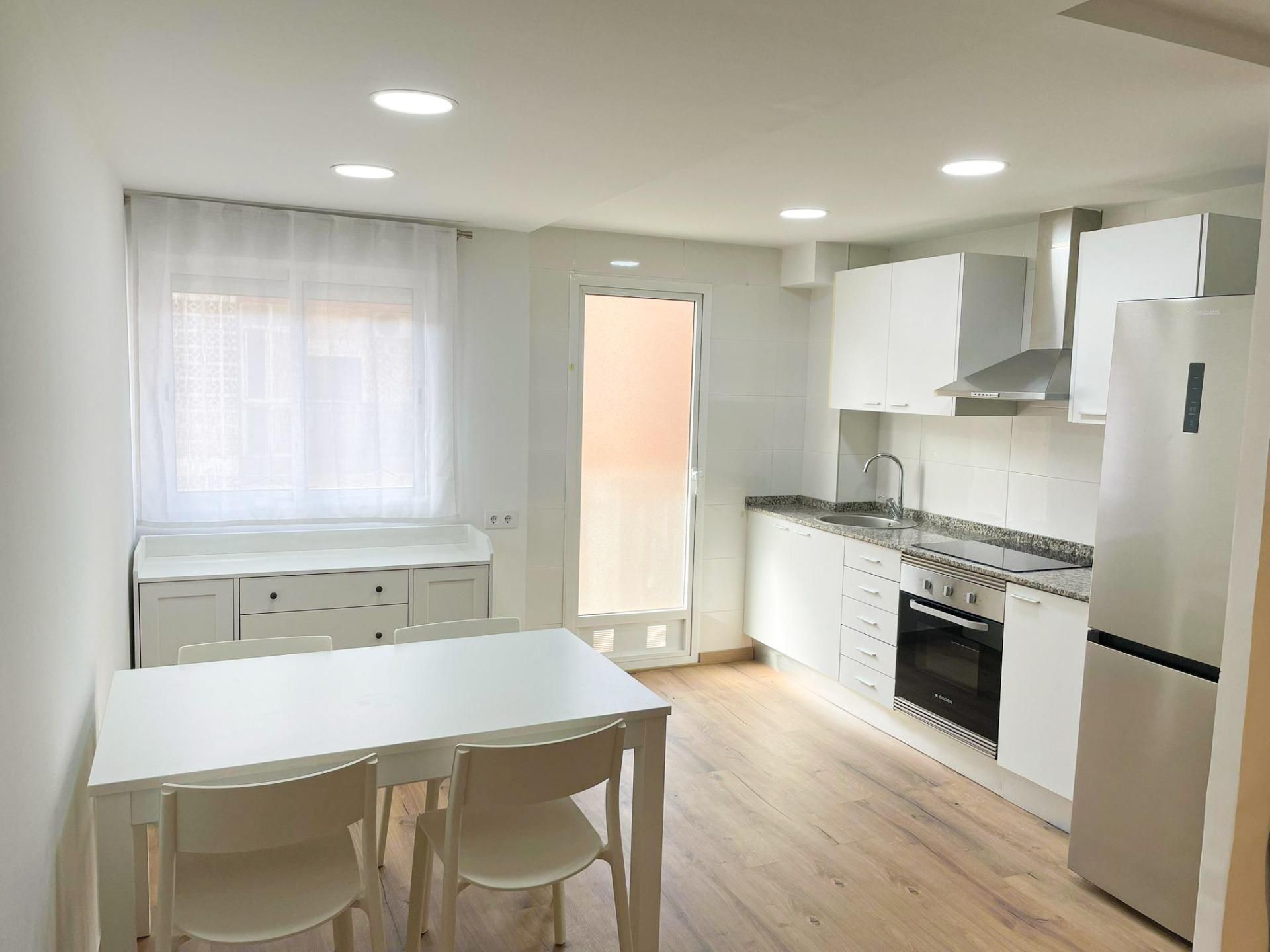 Cuina de Pis de lloguer en  Valencia Capital amb Parquet, Terrassa i Balcó