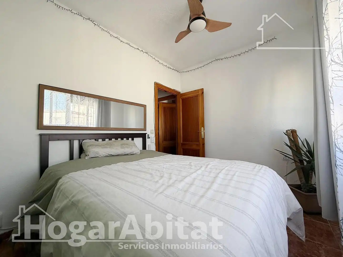 Bedroom of Flat for sale in Valencia