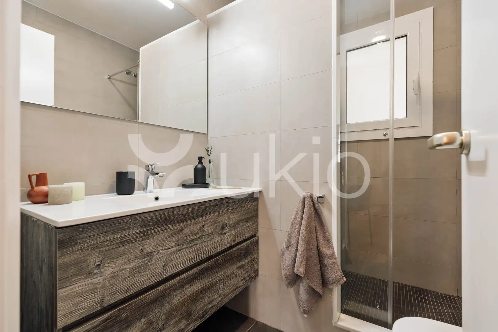 Bany de Apartament de lloguer en Barcelona amb Aire condicionat, Calefacció i Moblat