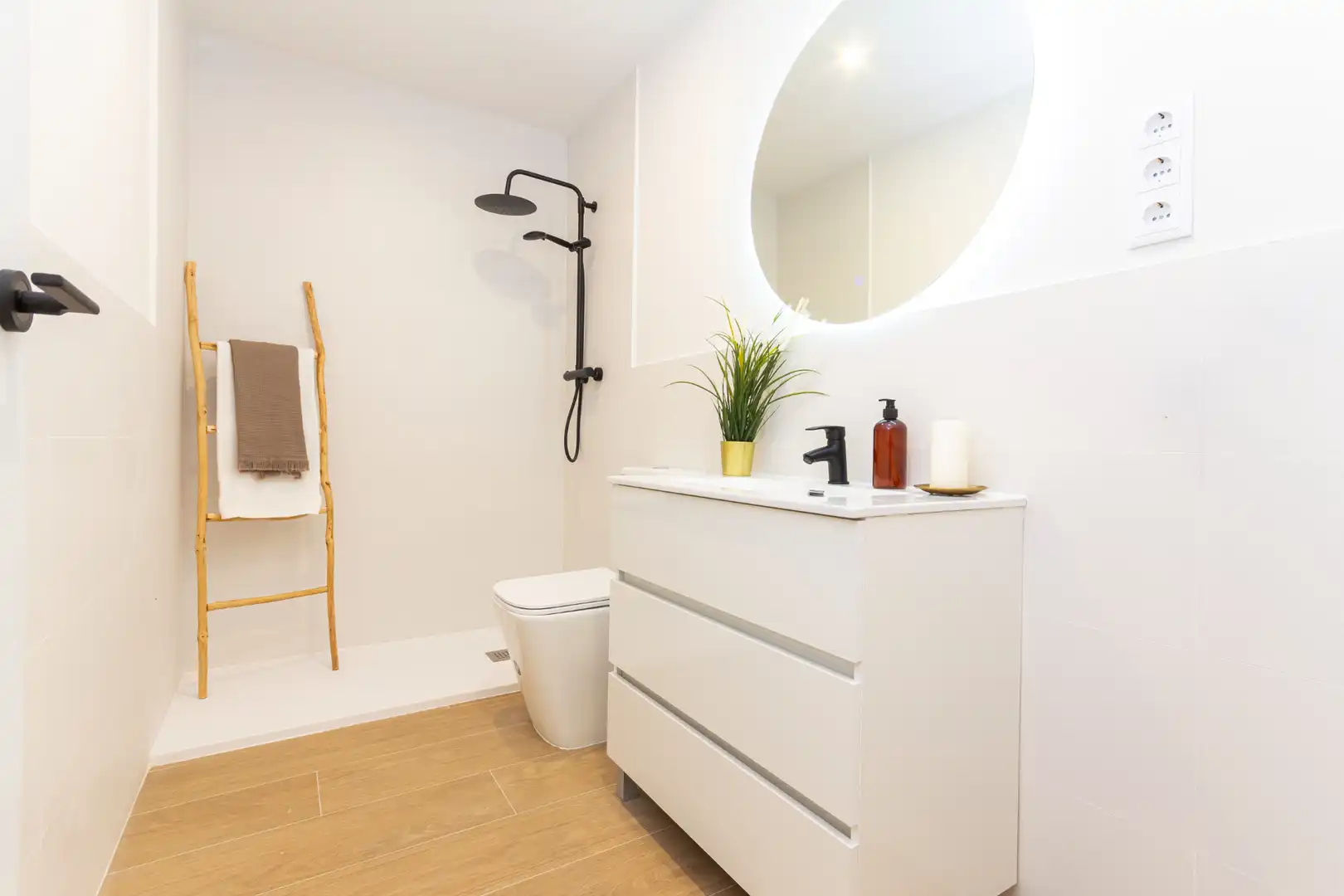Bathroom of Houses for sale in Terrassa  with Heating, Parquet flooring and Oven