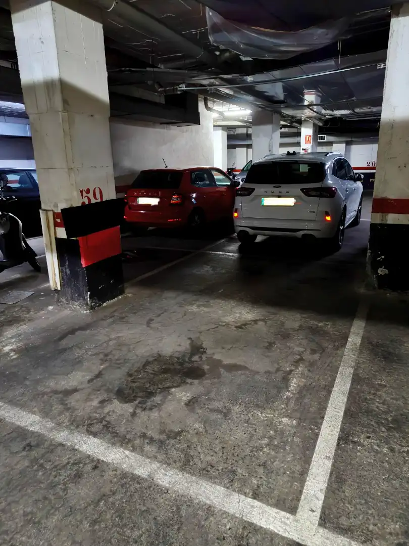 Parkplatz von Garage zur Miete in Sant Martí