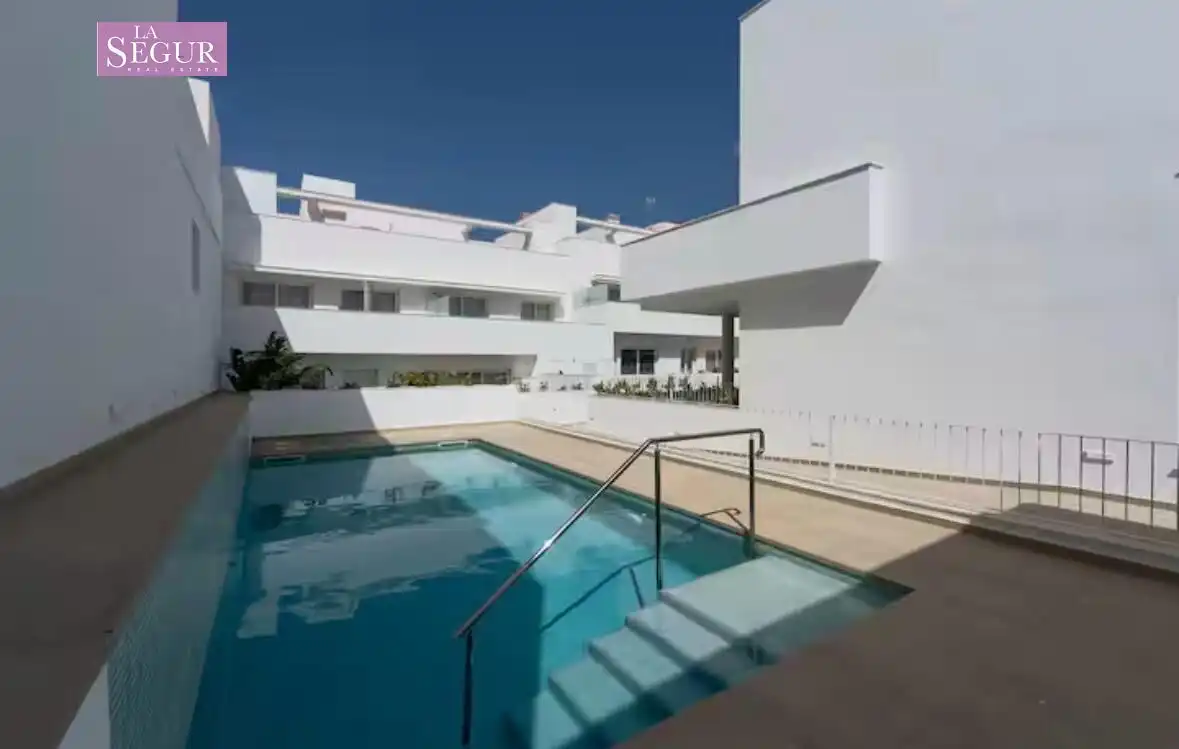 Piscina de Planta baja en venta en Conil de la Frontera con Terraza, Amueblado y Piscina comunitaria