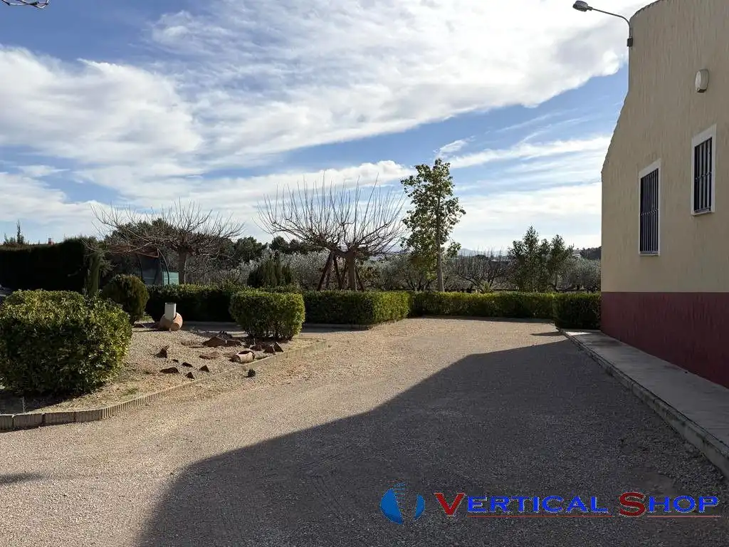 Vista exterior de Casa o xalet en venda en Caudete amb Aire condicionat