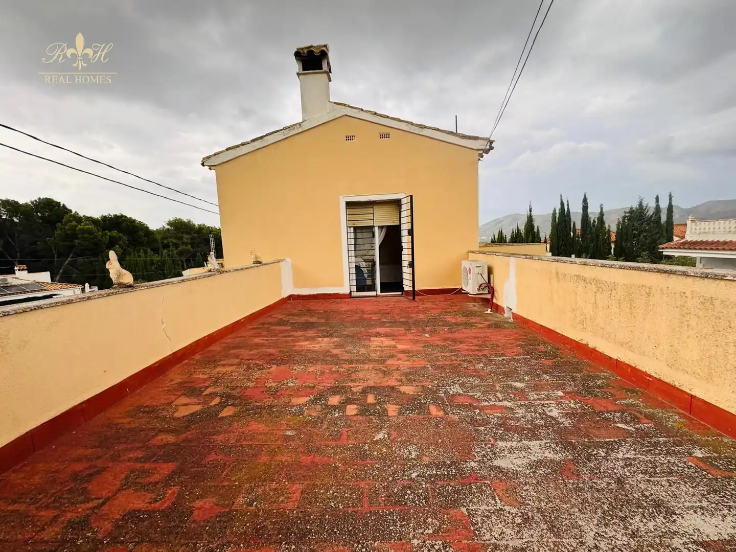 Terrasse von Einfamilien-Reihenhaus zum Verkauf in L'Alfàs del Pi mit Klimaanlage, Terrasse und Schwimmbad