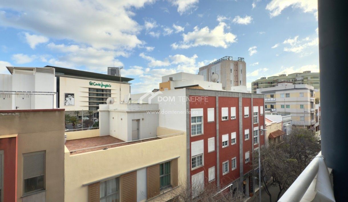 Exterior view of Flat for sale in  Santa Cruz de Tenerife Capital  with Terrace, Storage room and Oven
