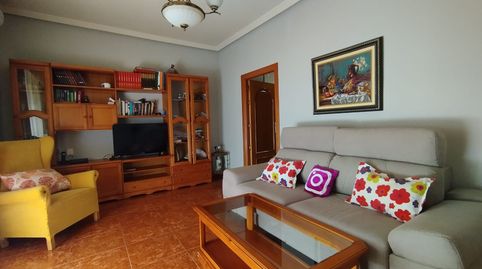 CASA DE UNA SOLA PLANTA CON PATIO, COCHERA, TRASTERO...