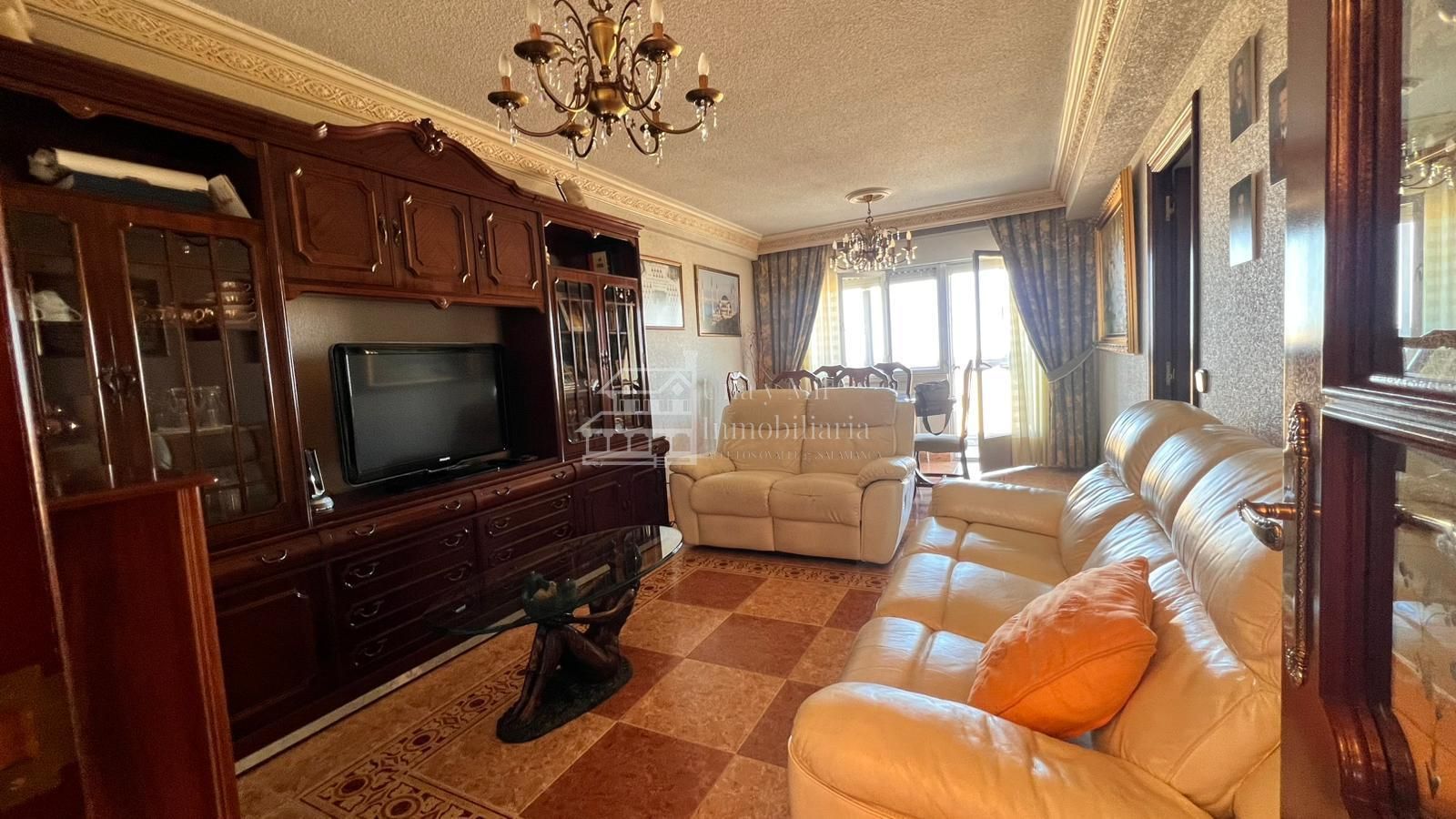 Sala d'estar de Pis en venda en Terradillos amb Calefacció, Moblat i Balcó