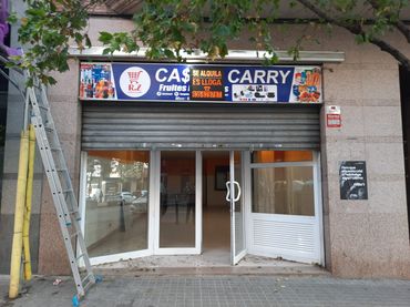 Locale commerciale in affitto a Passeig de la Muntanya 54