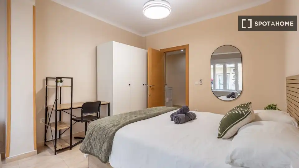 Habitación de Piso de alquiler en Granada con Aire acondicionado, Calefacción y Amueblado