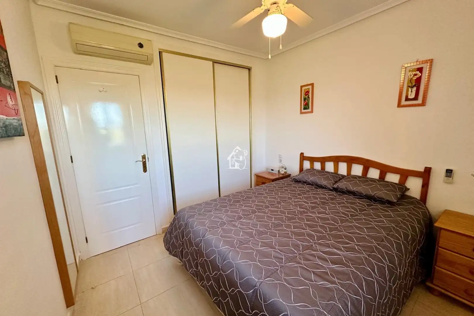 Habitación de Apartamento de alquiler en Daya Nueva con Aire acondicionado, Terraza y Piscina