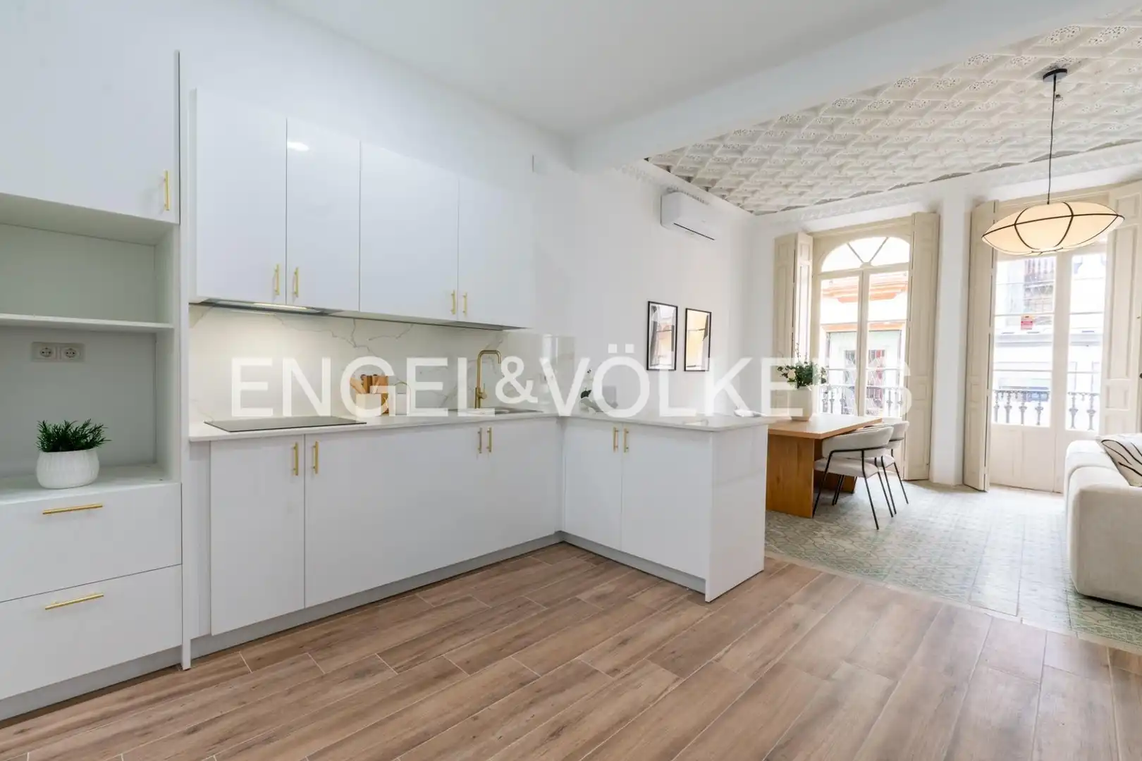Kitchen of Flat for sale in Sevilla  with Air Conditioner, Heating and Balcony