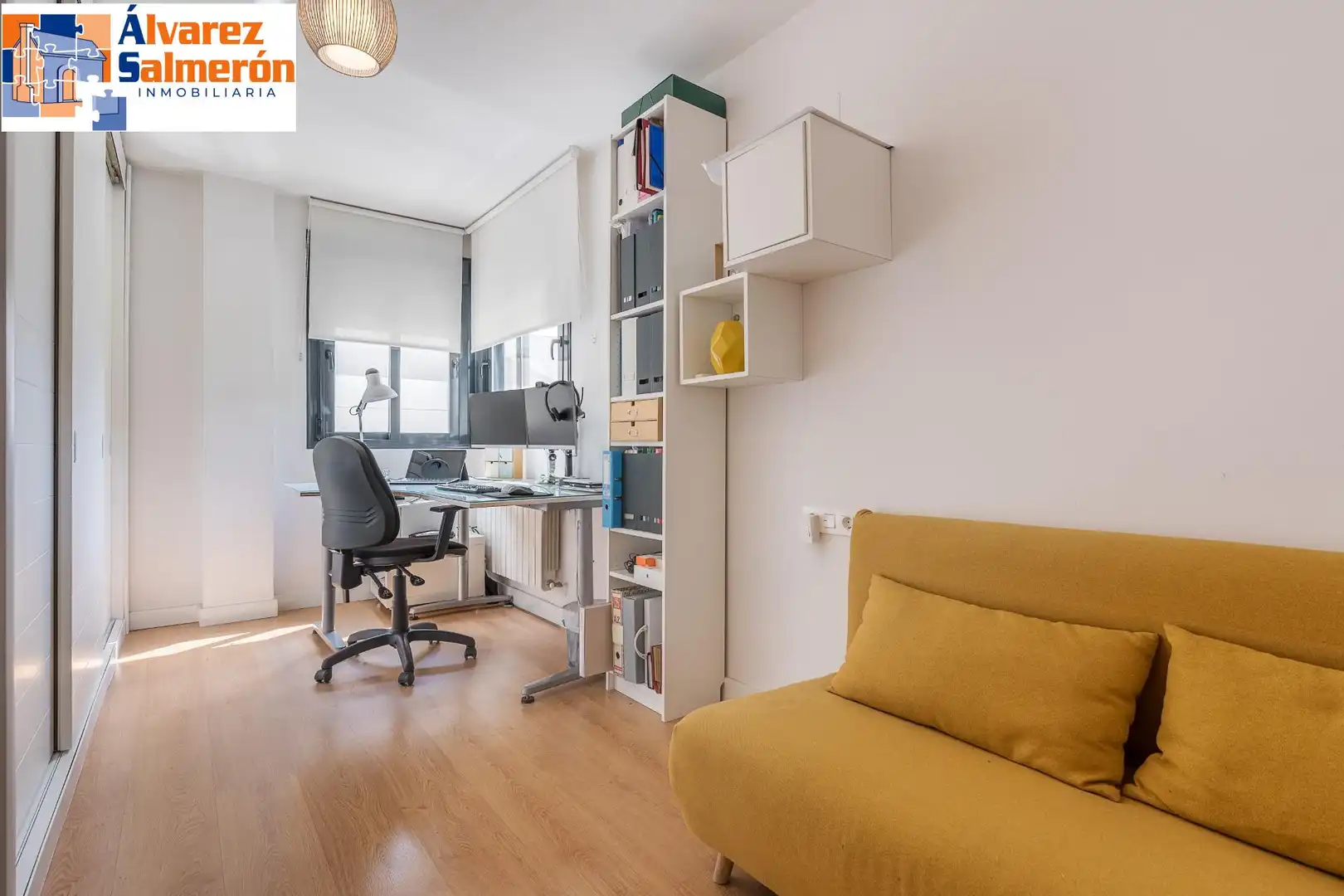 Einfamilien-Reihenhaus zum Verkauf in Granada mit Privatgarten und Balkon