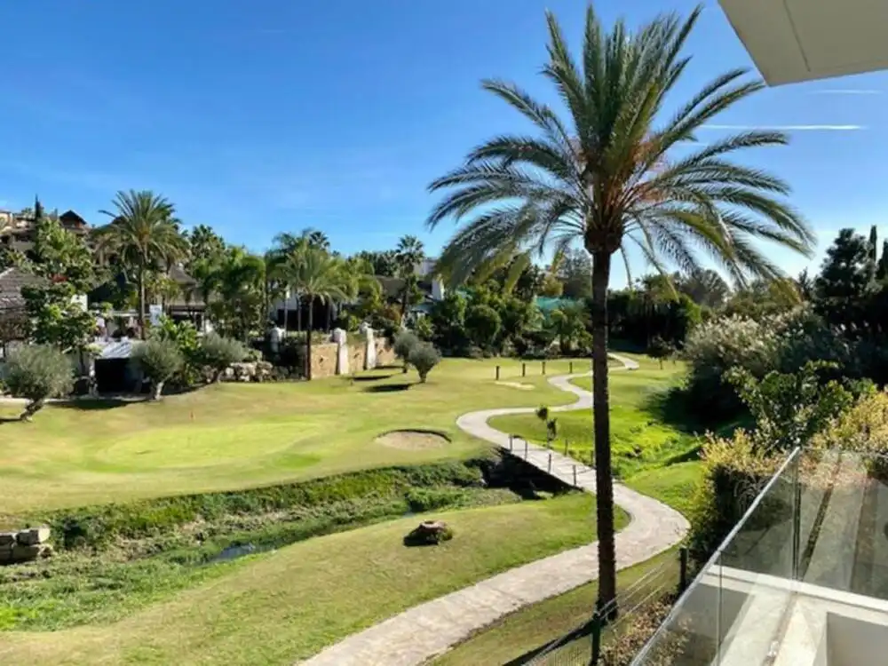 Vista exterior de Casa o xalet de lloguer en Estepona amb Aire condicionat, Jardí privat i Terrassa