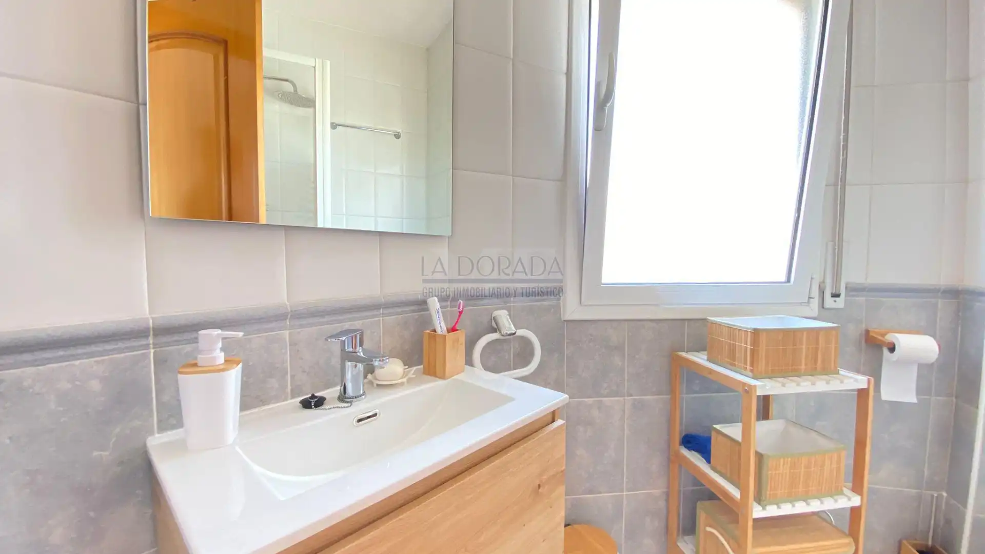 Casa aparellada amb terrassa en venda a Carrer de Xile, imagen 9