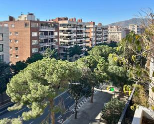 Vista exterior de Pis en venda en  Barcelona Capital amb Calefacció