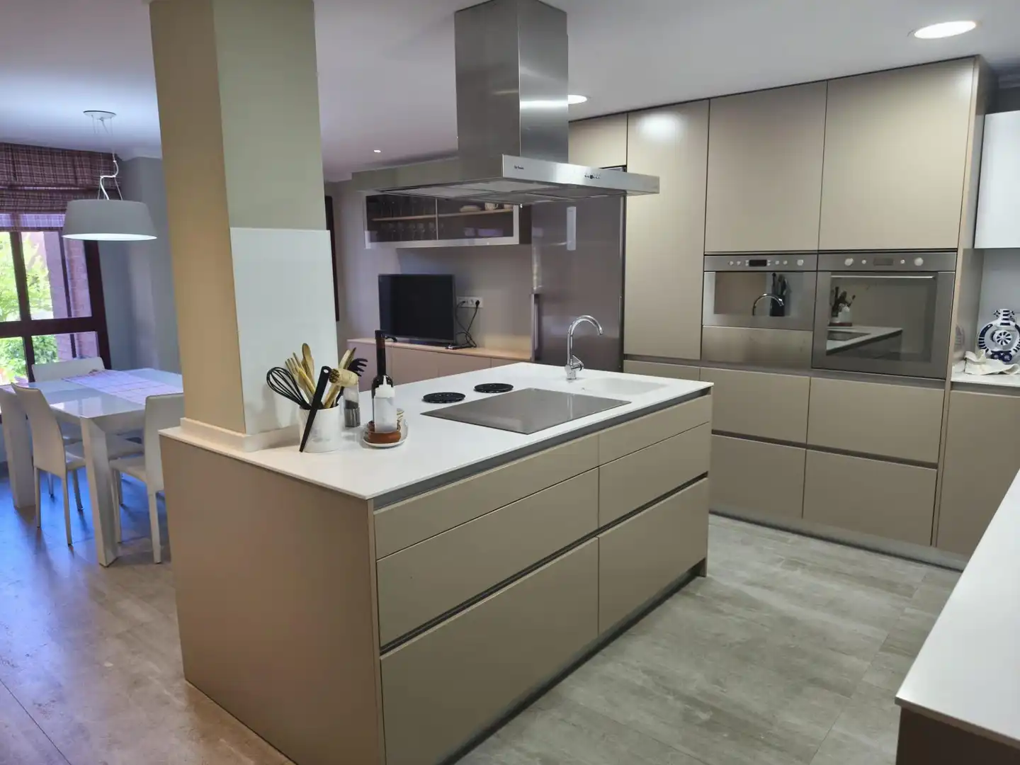 Cocina de Piso de alquiler en Pozuelo de Alarcón con Calefacción, Jardín privado y Terraza