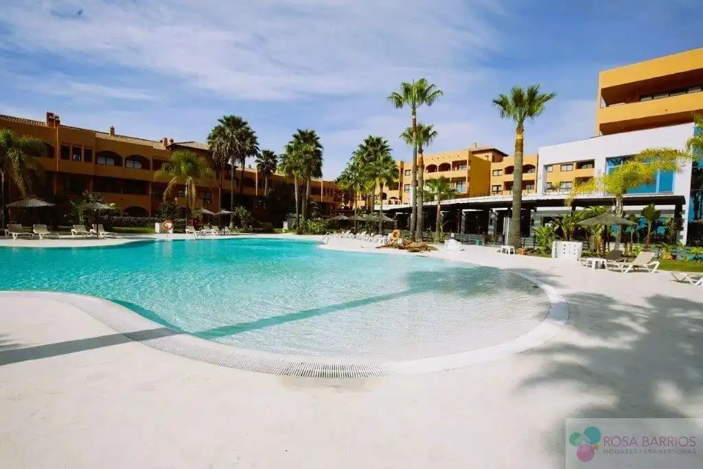 Apartamento con piscina en venta en Los Flamingos, imagen 2